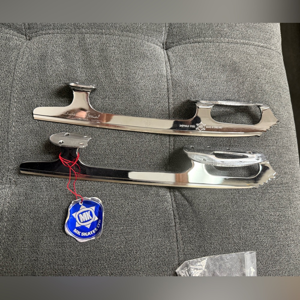 MK phantom special figure skate blades 
Size 10
Brand new